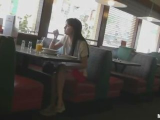ผู้หญิงสวย spotted ใน the diner ระยำ ยาก