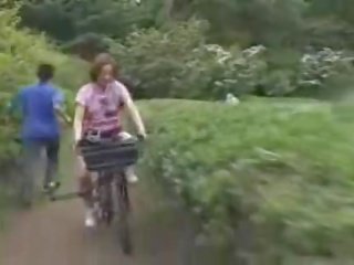 Ιαπωνικό κορίτσι masturbated ενώ καβάλημα ένα specially modified σεξ bike!