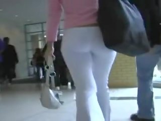 Tyłek w białe spodnie