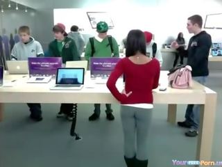 Chick Shows Her Hot Ass In Public
