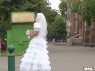 Glamorous bride sucks a big hard dick
