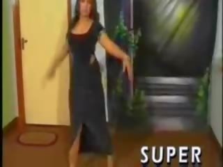 Pakistansk bigboobs aunty gjør mujra danse i stadium vis