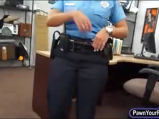 Lotynų amerikietė policija pareigūnas pakliuvom iki pawn vaikinas į as užpakalinis kambarys