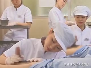 Jepang perawat menghirup air mani di luar dari terangsang cotok