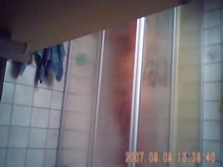 Paslėptas kamera apie dušas