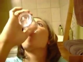 Kristen πίνοντας σπέρμα βίντεο
