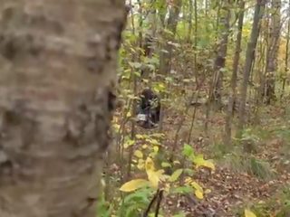 Loca maníaco estaba observando la mademoiselle &excl; entonces él follada su en la bosque