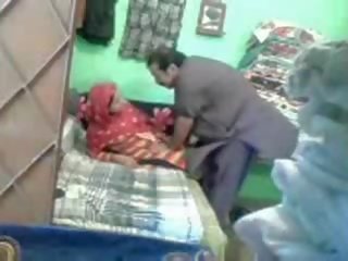 Mature pakistanais couple en à une rapide baise