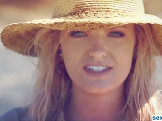 Playboy model kristen nicole bogel pada pantai video