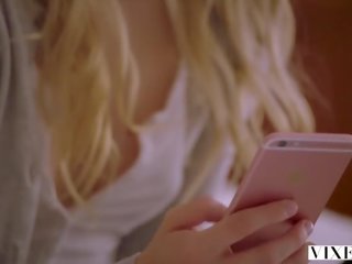 Fúria dva blondínky mať šialený chlipný sex klip s obrovské manhood