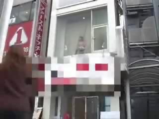 Японки момиче прецака в прозорец видео