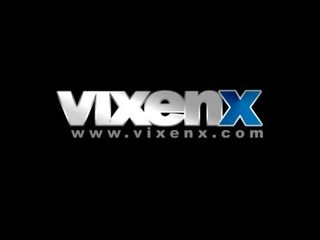 Vixenx kettő forró barna tizenéves leszopás és szex hármasban