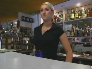 Stor tuttarna amatör bartender payed knull